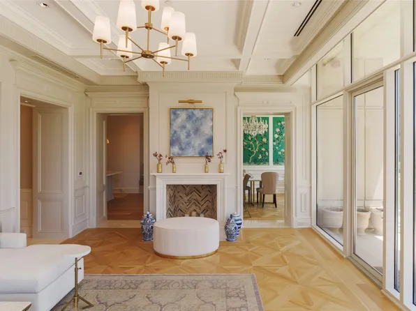 2025 Woodall Rodgers Fwy Unit 52, Dallas, TX 75201