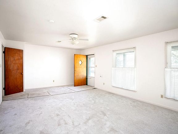 3rd image of 138 N La Salle St