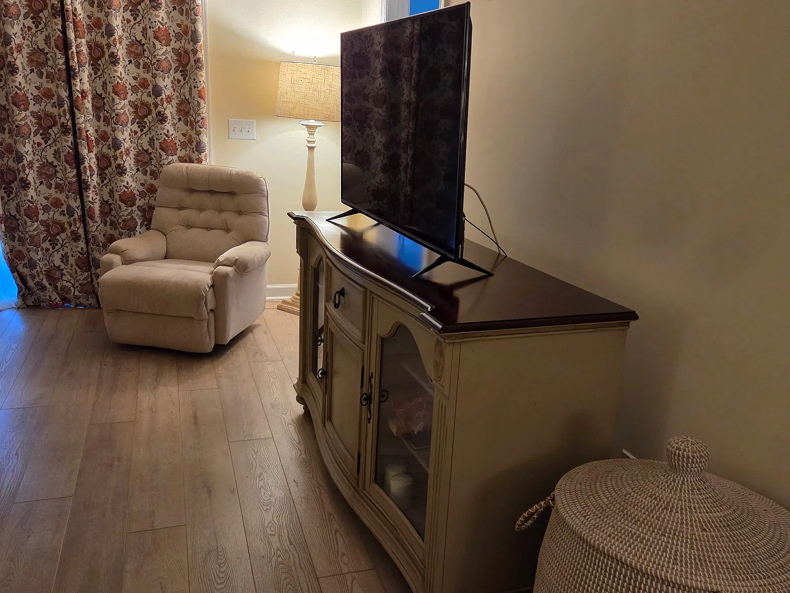 2 bed, 1050 sqft, $1,800 — Photo 3