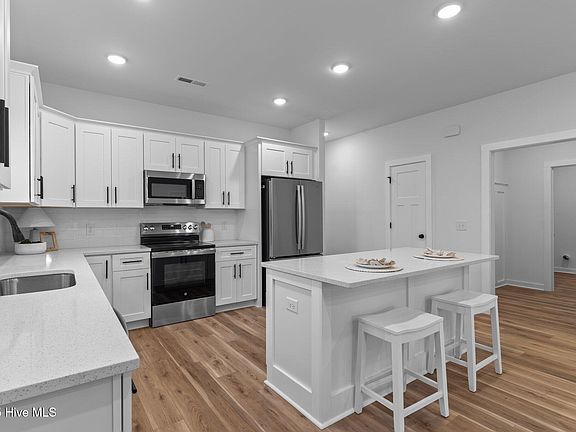5th image of 390 Red Fox Street NW