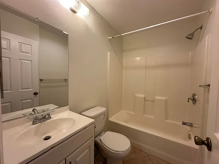 22865 Del Valle St #6 — Photo 17