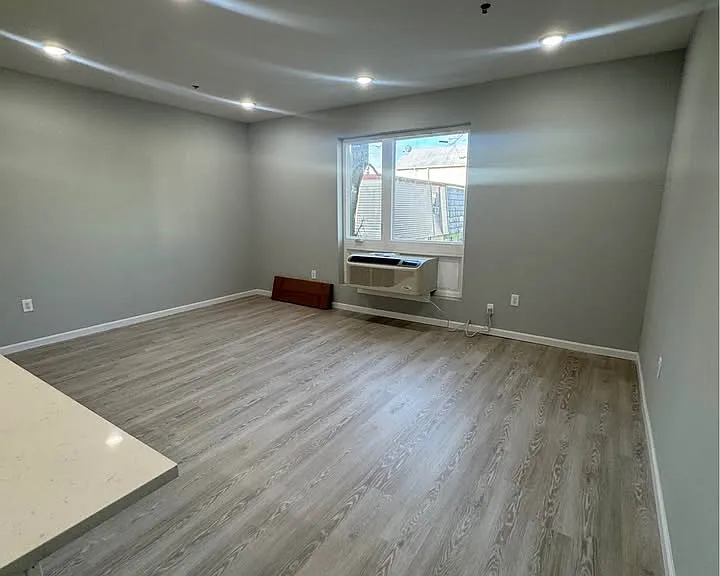224 Graham Ave #204 — Photo 4