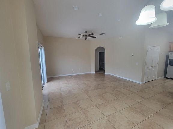 2nd image of 1547 Broken Oak Dr #36A