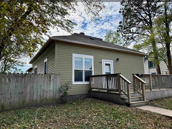 608 W Main St, Vermillion, SD 57069
