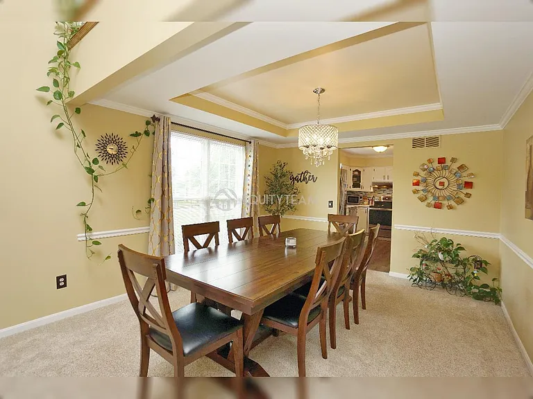 6275 Hummingbird Dr — Photo 3