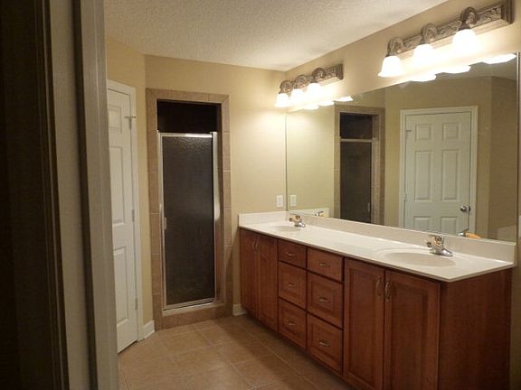 5th image of 243 Wellington Pl