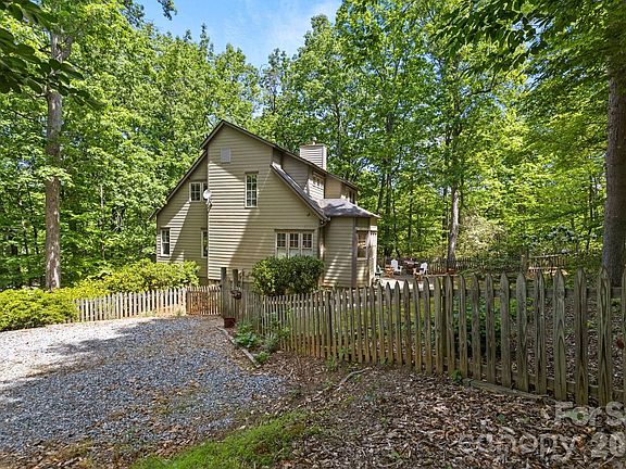 3rd image of 2825 Hunting Country Rd