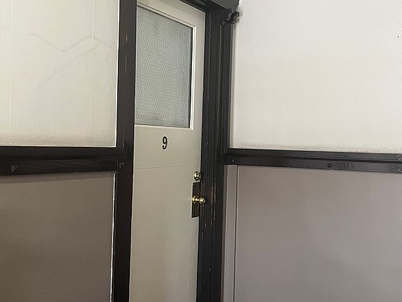 3rd floor walk-up