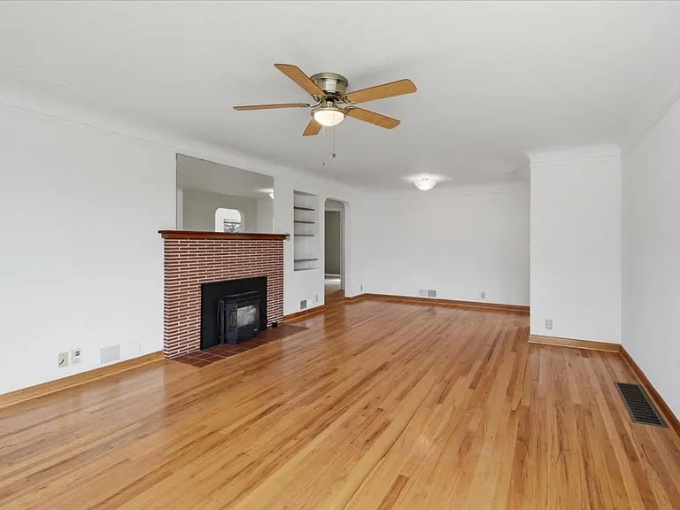 3733 SW Webster St — Photo 3
