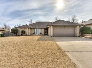 328 E Parkland Dr, Yukon, OK 73099