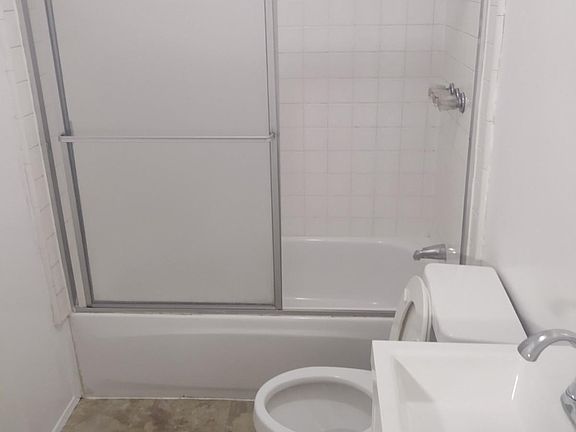 2nd image of 840 1/2 Waterloo St
