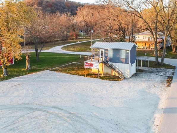 1100 W Main St, Grafton, IL 62037