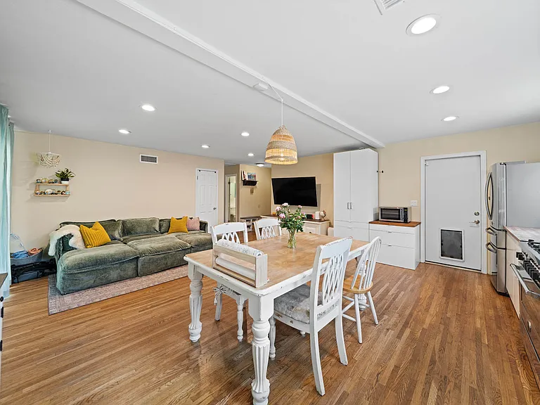70 Leanna St — Photo 11