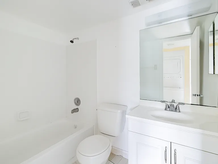 Island Club - 9000 NW 28th Dr Coral Springs, FL 33065 — Photo 8