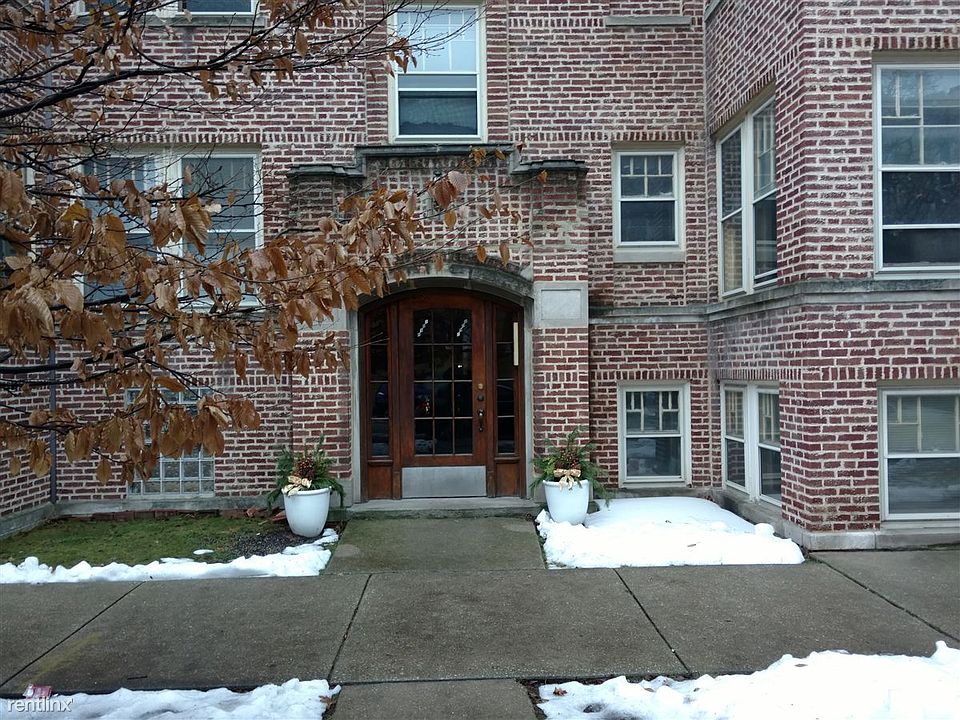 1st image of 1901 W Argyle St APT 03