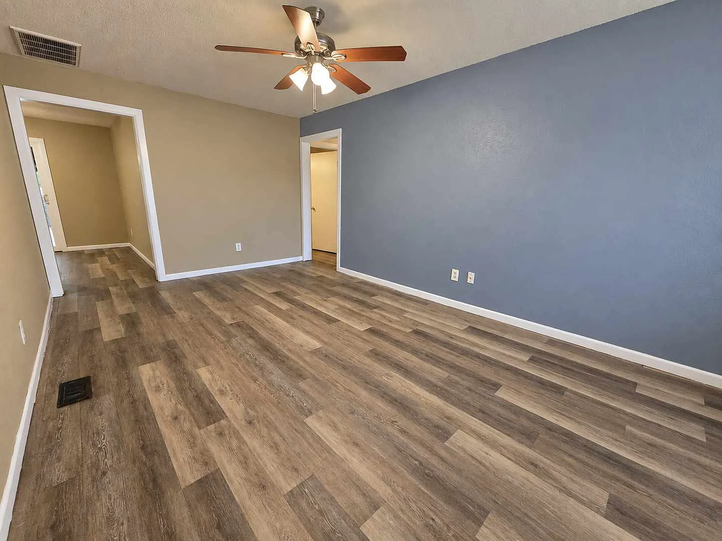 3 bed, 1.5 bath, 1117 sqft, $1,200 — Photo 2