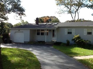 34 Heston Rd, Shirley, NY 11967