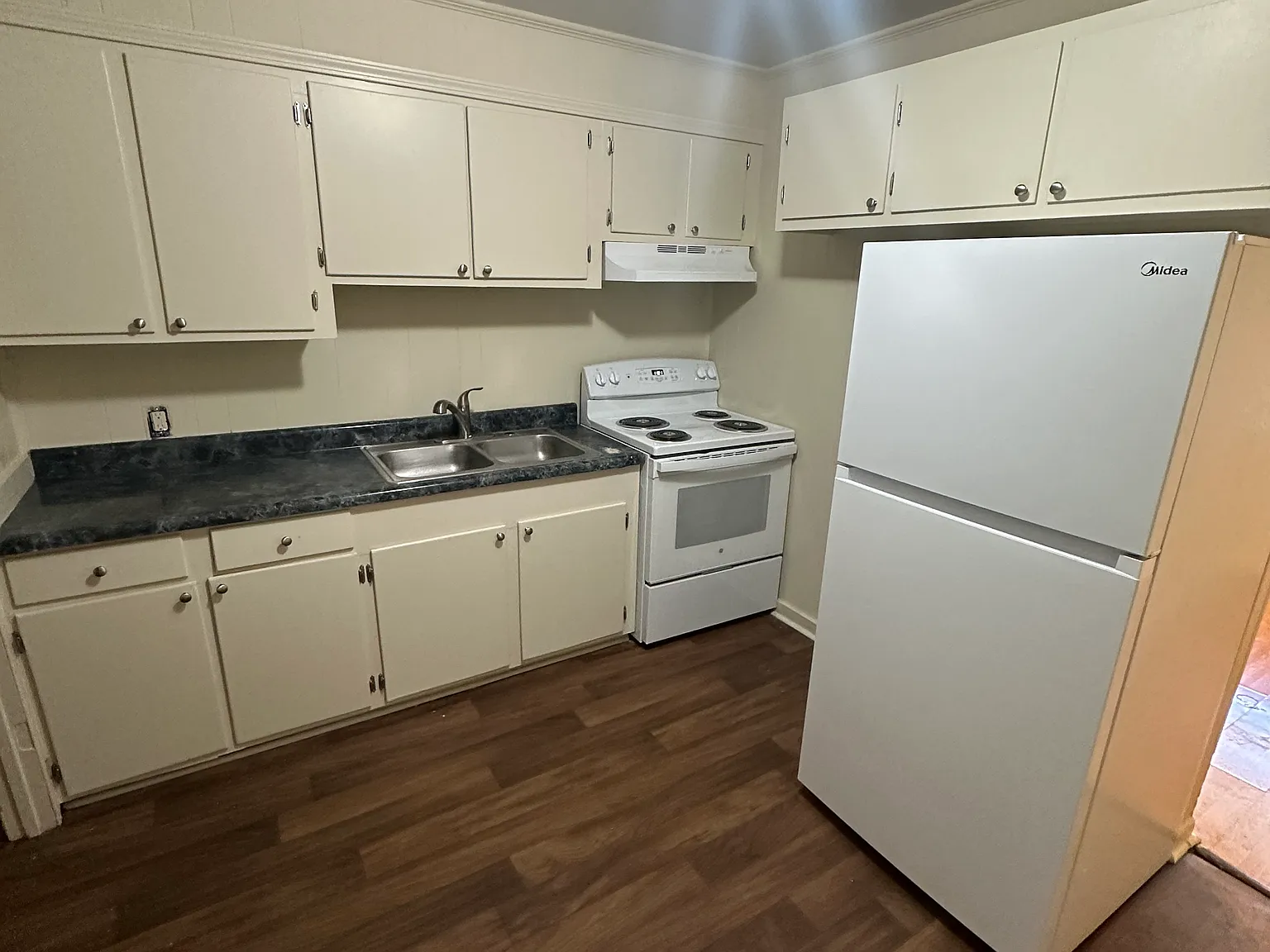 2 bed, $800 — Photo 2