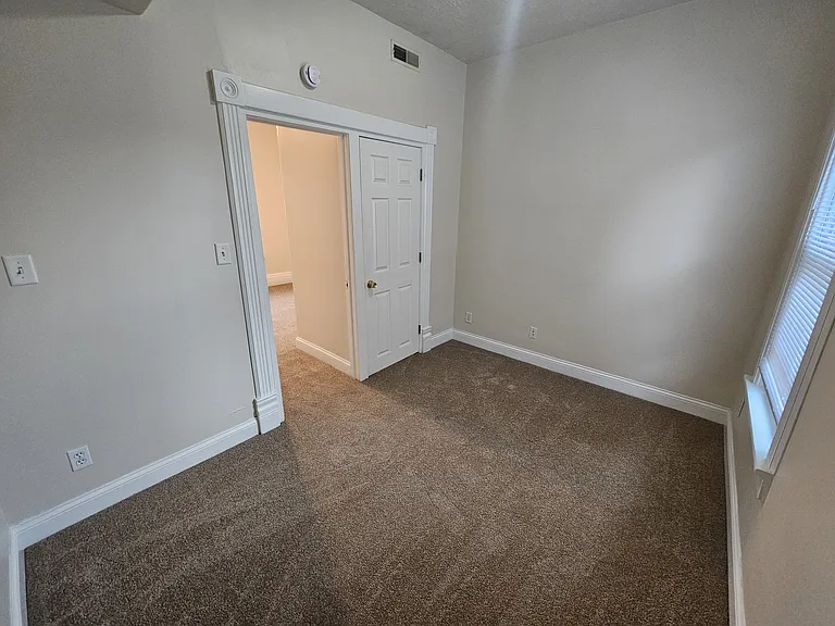 204 E Benton St — Photo 7