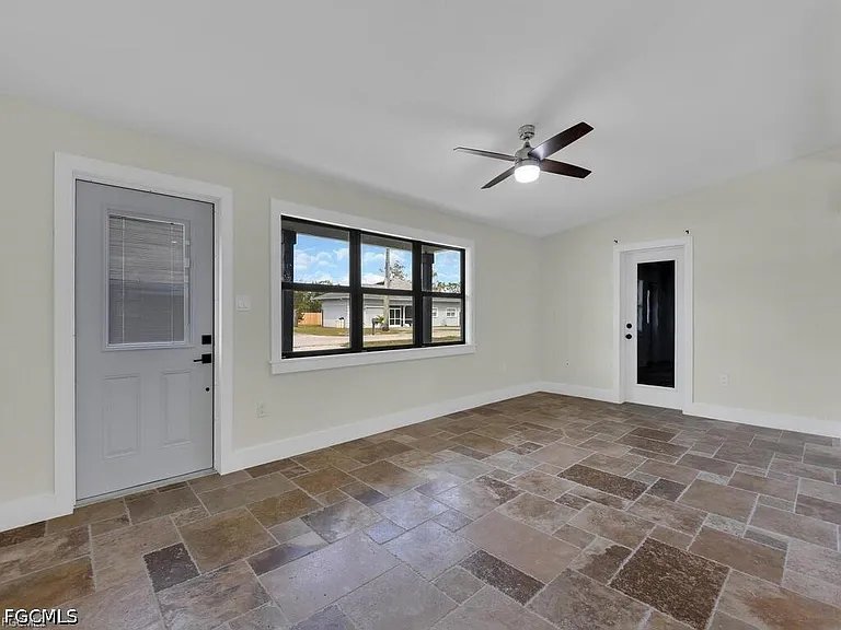 2224 Aldridge Ave — Photo 8
