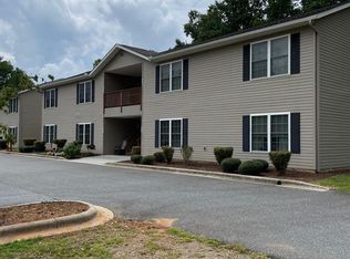 28 Meadow Wood Ct, Franklin, NC 28734