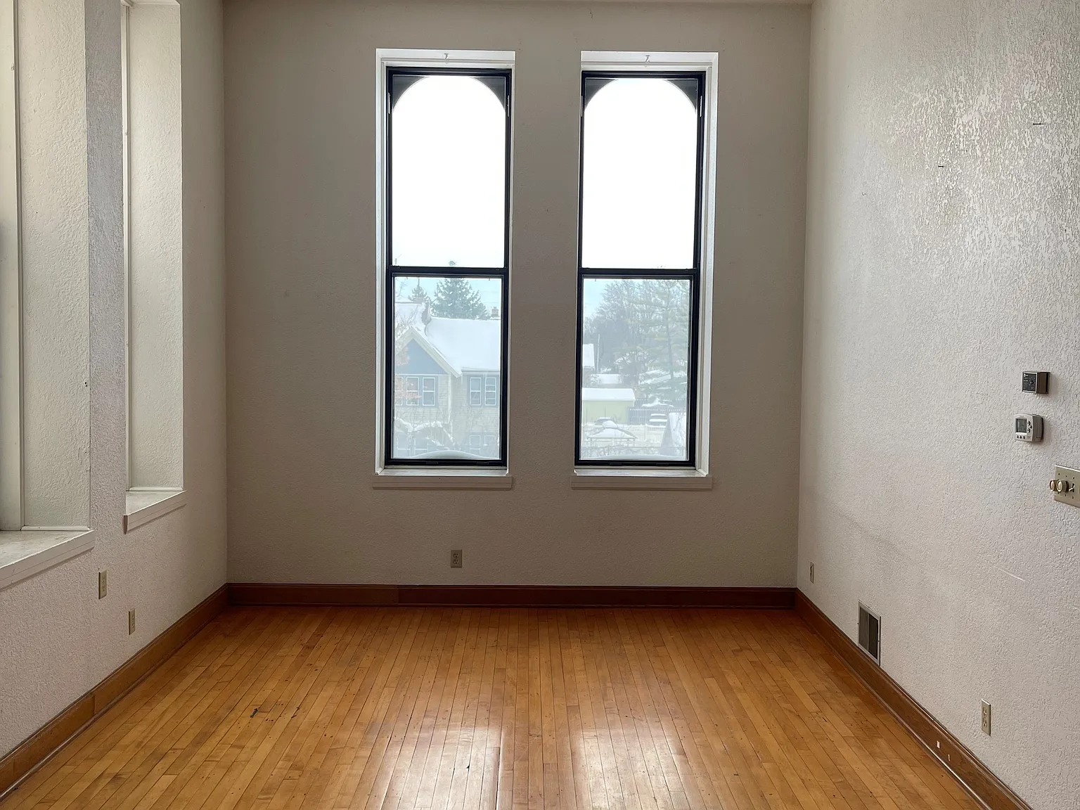 207 East Irving Avenue - 202 — Photo 3