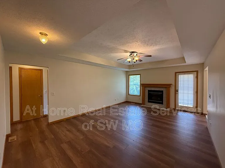 4338 S York Ave — Photo 2