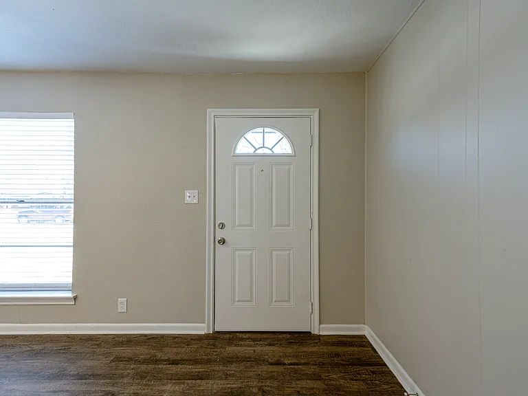 105 Dupont Cir — Photo 4