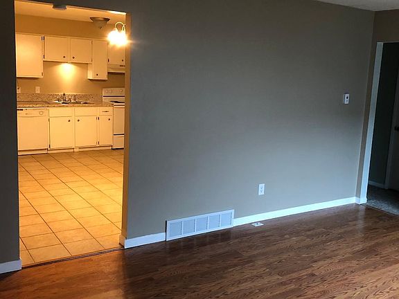 2nd image of 5177 Maybrook Dr #5177