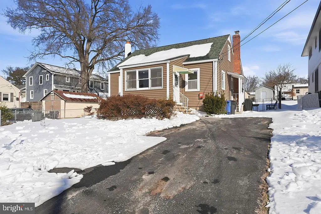 3 bed, 1.0 bath, 985 sqft, $3,250 — Photo 1