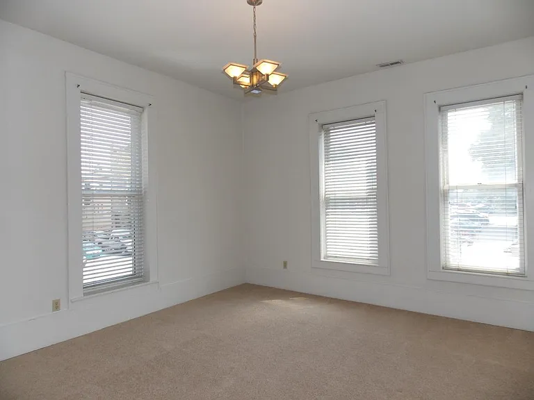 129 N College Ave — Photo 15