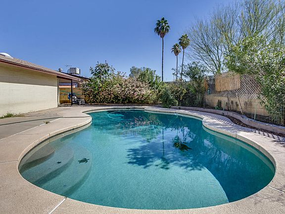 3rd image of 10421 W Calle De Edens