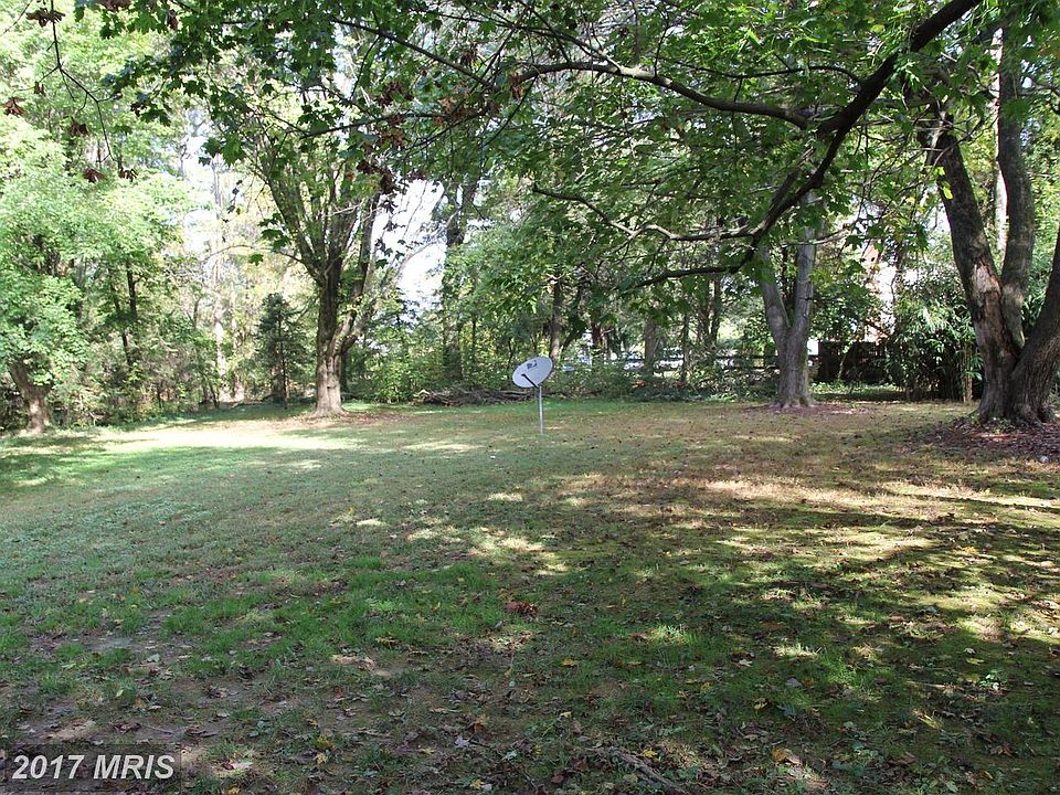 2nd image of 1212 Harding Ln