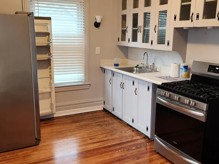 324 E Henrietta Rd #UPSTAIRS — Photo 4