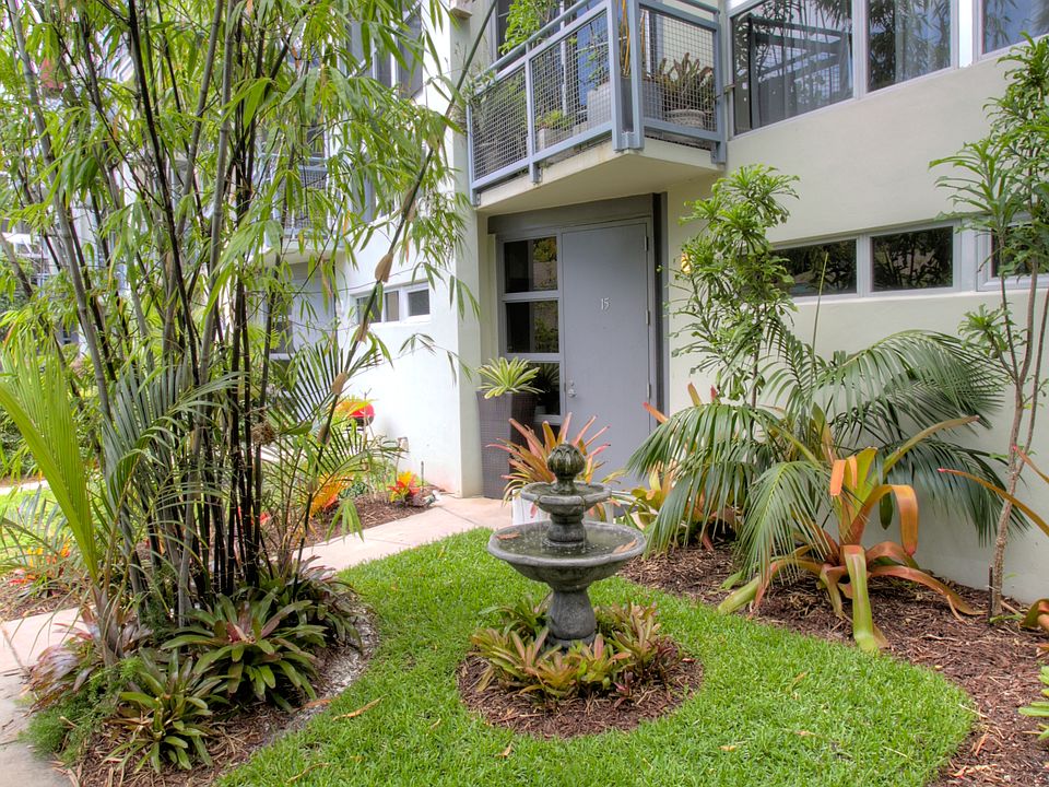 1st image of 716 SE 12th St APT 15