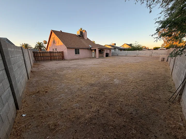 7979 W Devonshire Ave — Photo 22