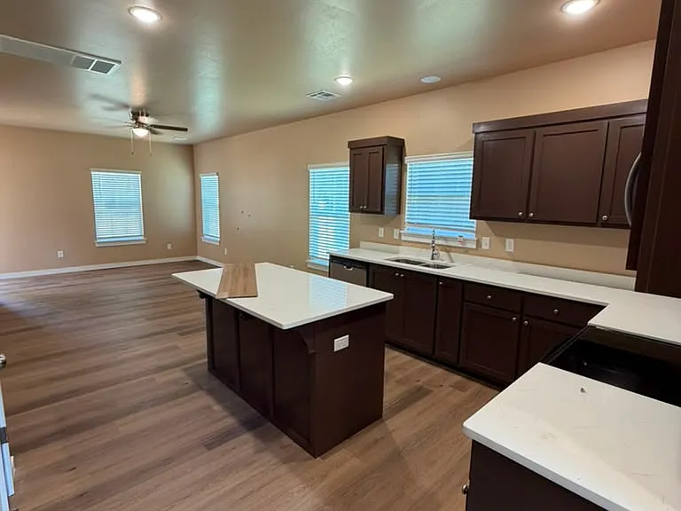 2504 SW H Ave — Photo 5