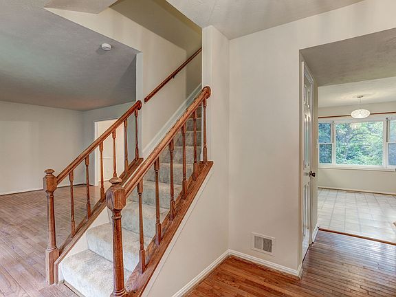 4th image of 4742 Hickory Nut Pl