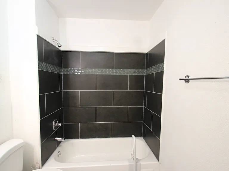 1415 W Crawford St — Photo 19