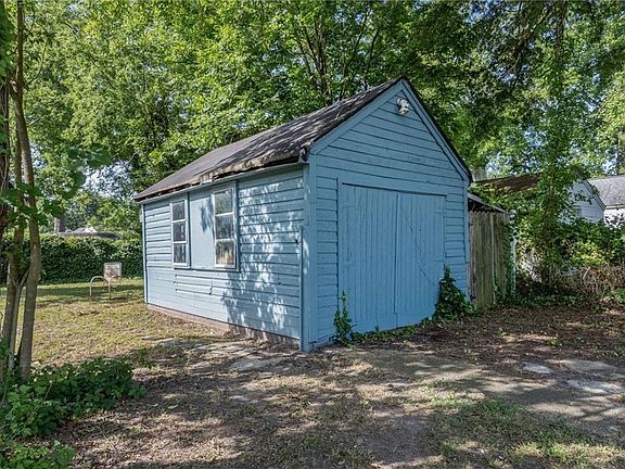 5th image of 3733 Essex Cir