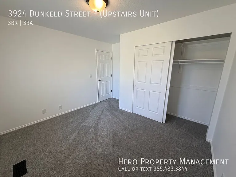3924 W Dunkeld St #UPSTAIRS — Photo 23