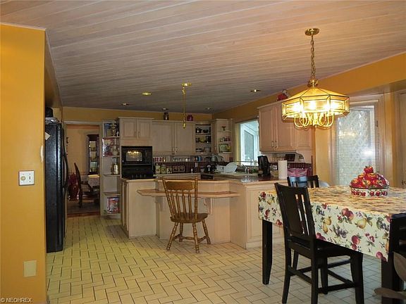 5th image of 27941 Hilliard Blvd