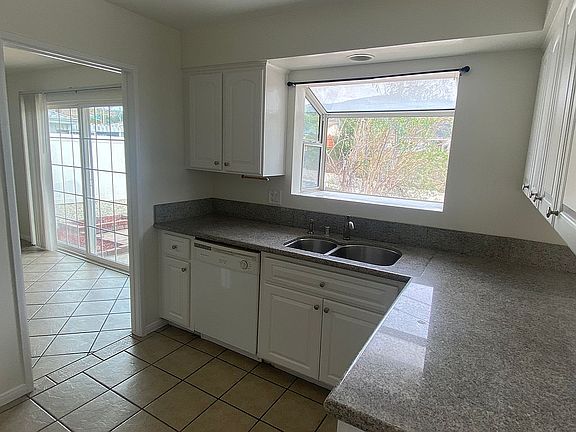 4th image of 28032 Ermine Pl