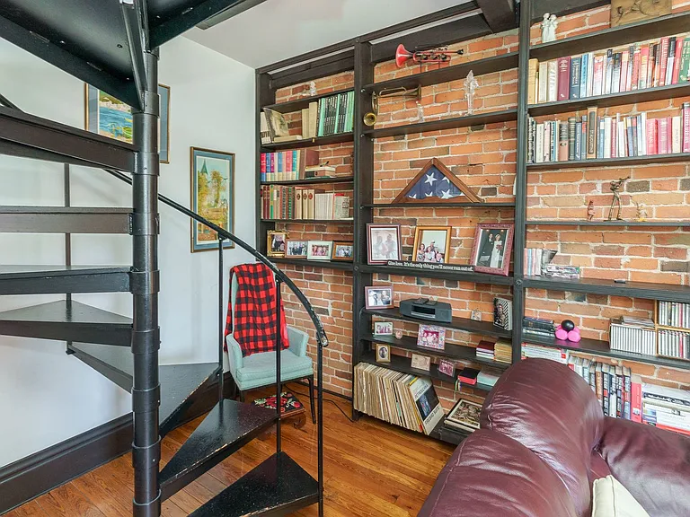 Unique 2 Bedroom in German Village — Photo 18