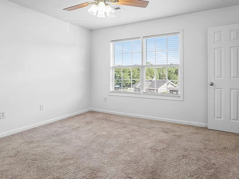 4006 Clinton Ln — Photo 12