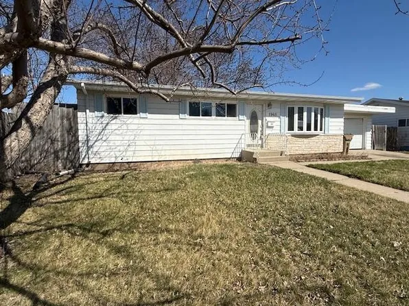 1948 3rd St NW, Minot, ND 58703