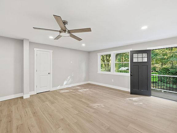 4th image of 6917 Market St