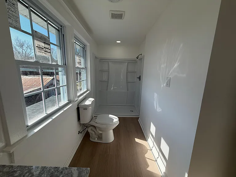 860 King William Rd — Photo 10