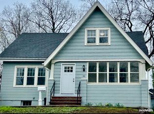 140 Raymond St, Hasbrouck Heights, NJ 07604