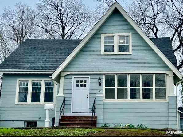 140 Raymond St, Hasbrouck Heights, NJ 07604